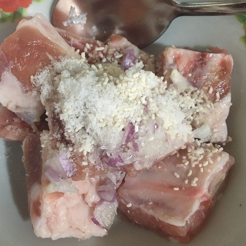 Step 1 Prepare and marinate the pork bones for Pumpkin Soup