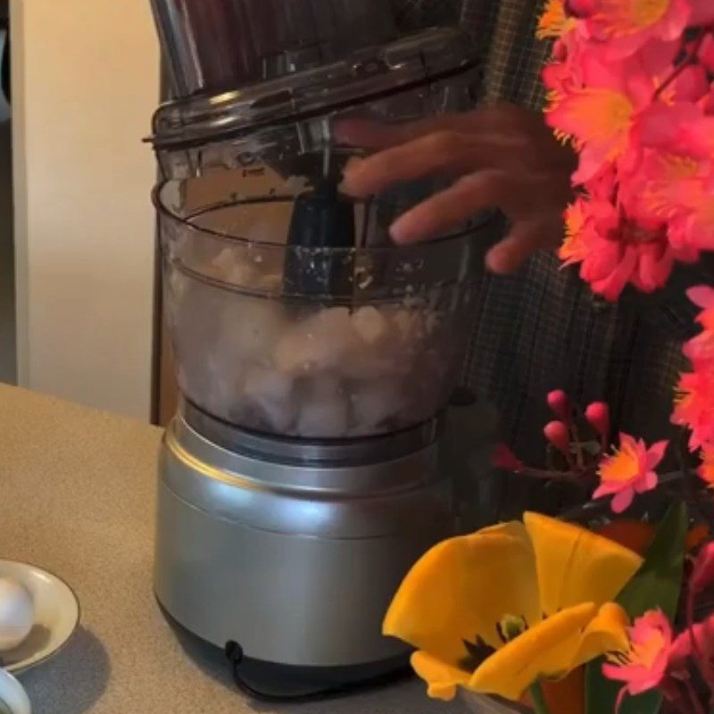 Step 1 Prepare and grind mackerel Steamed mackerel cake with eggs