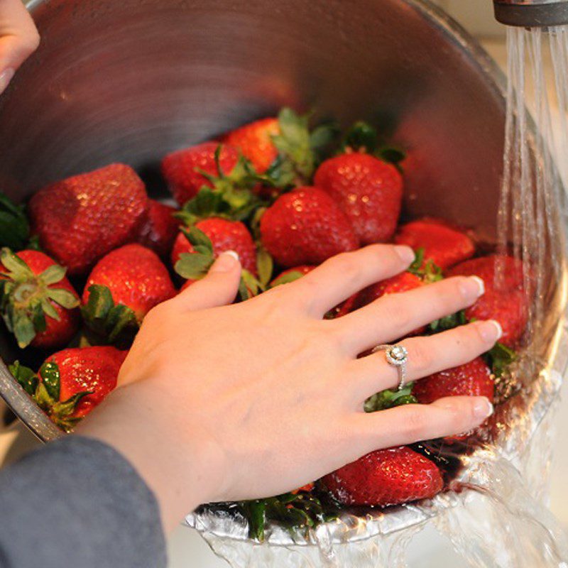 Step 3 Prepare and blend blueberries with strawberries Panna cotta blueberry strawberry