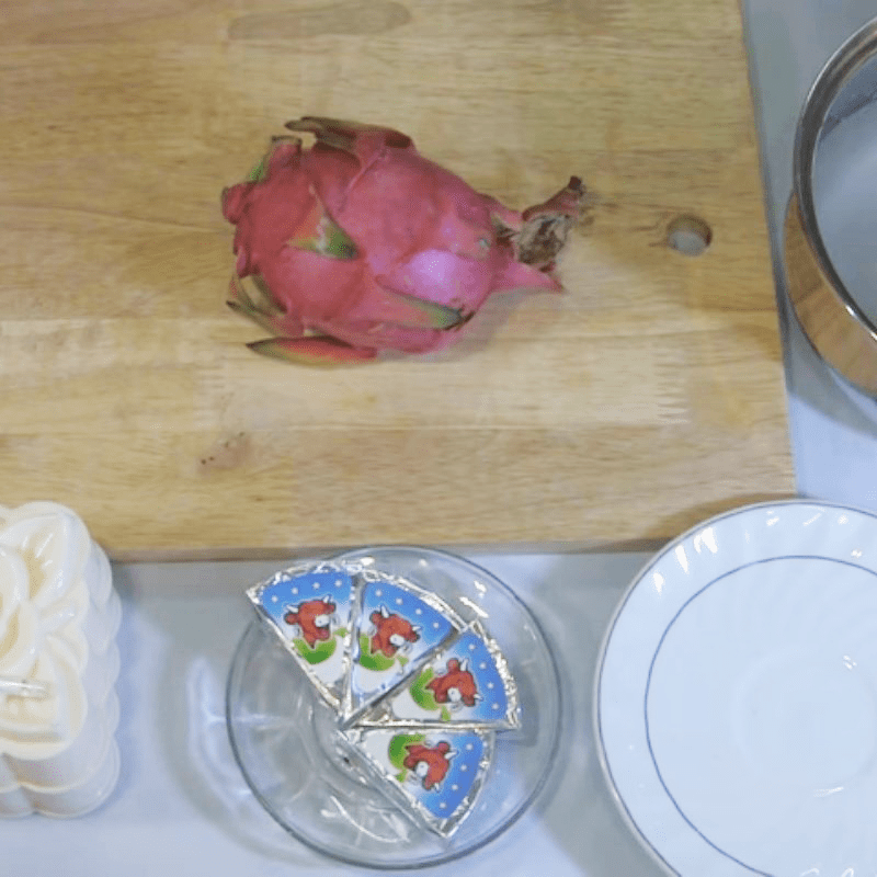 Step 1 Prepare and blend the dragon fruit Mooncake with red dragon fruit jelly and cheese filling