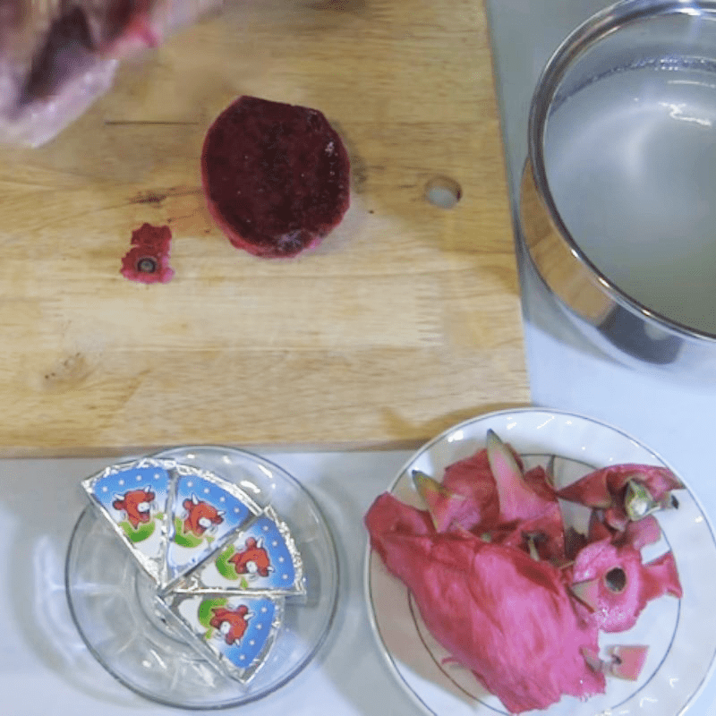 Step 1 Prepare and blend the dragon fruit Mooncake with red dragon fruit jelly and cheese filling