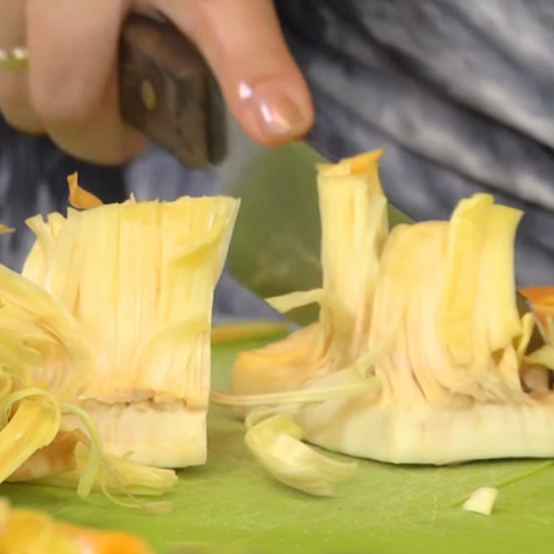 Step 1 Prepare jackfruit fibers Stewed jackfruit fibers with lemongrass and chili