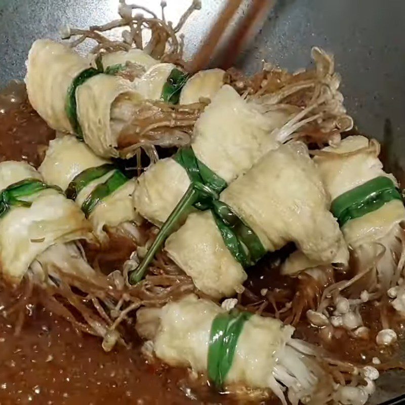 Step 4 Tamarind sauce Fried tofu rolls with enoki mushrooms in tamarind sauce