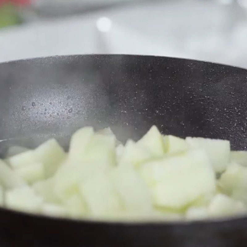 Step 2 Apple Sauce and Fill the Crunchy Apple Sauce Sandwich