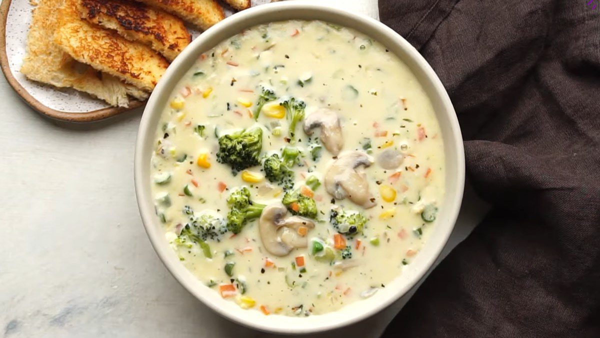 Creamy mixed vegetable soup