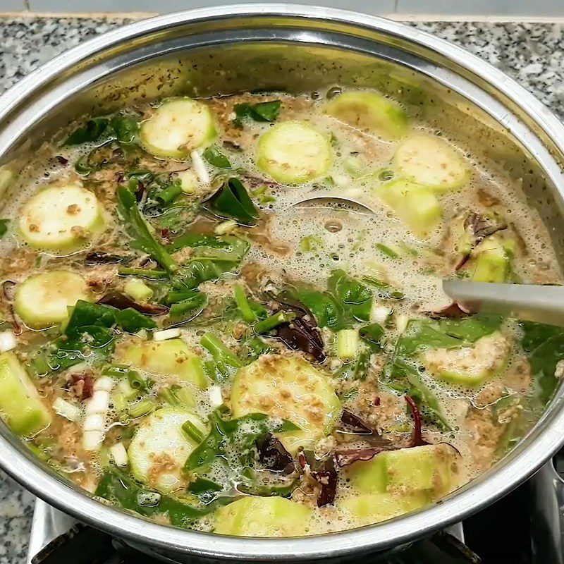 Step 3 Cooking crab soup with vegetables Amaranth crab soup