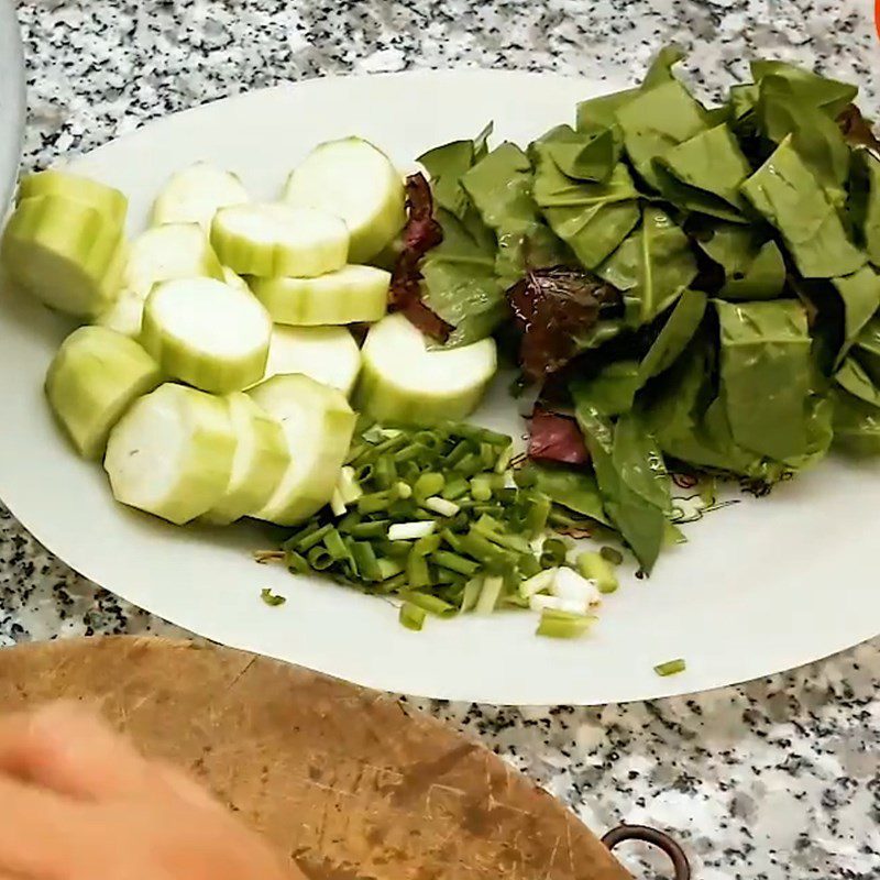 Step 2 Prepare other ingredients for Crab Soup with Amaranth