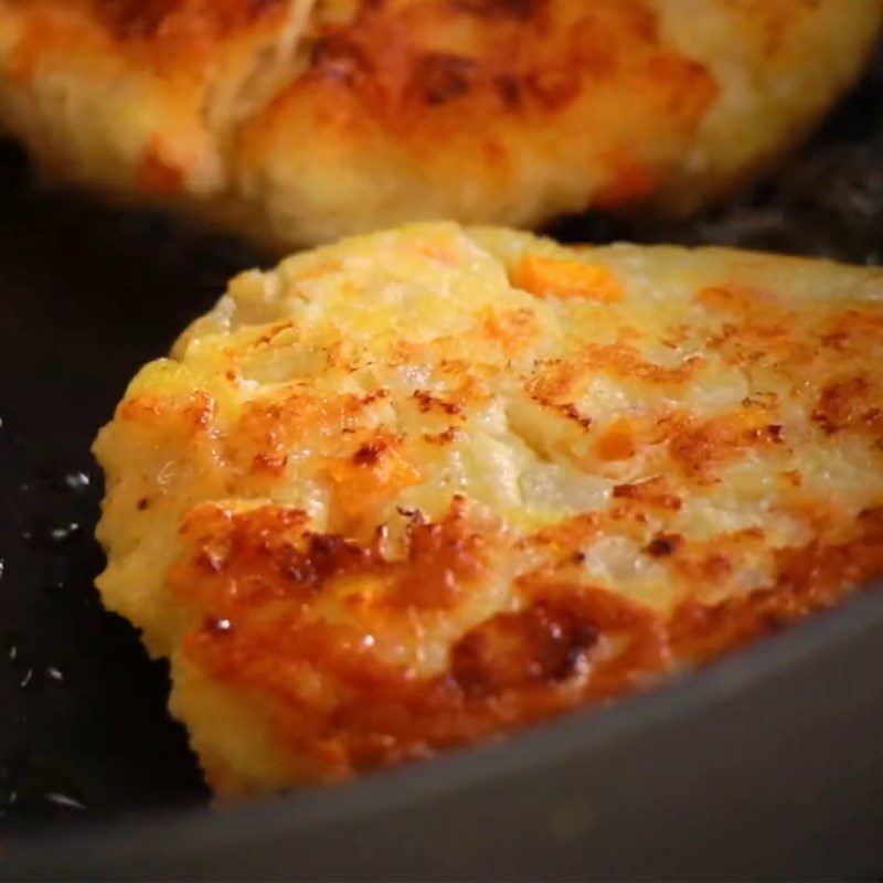 Step 4 Shape and fry Chicken potato cake