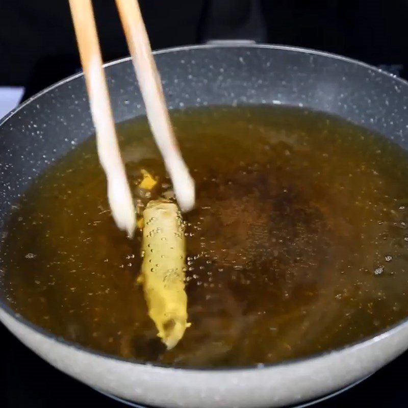 Step 4 Breading and frying fish Fried eel with sesame