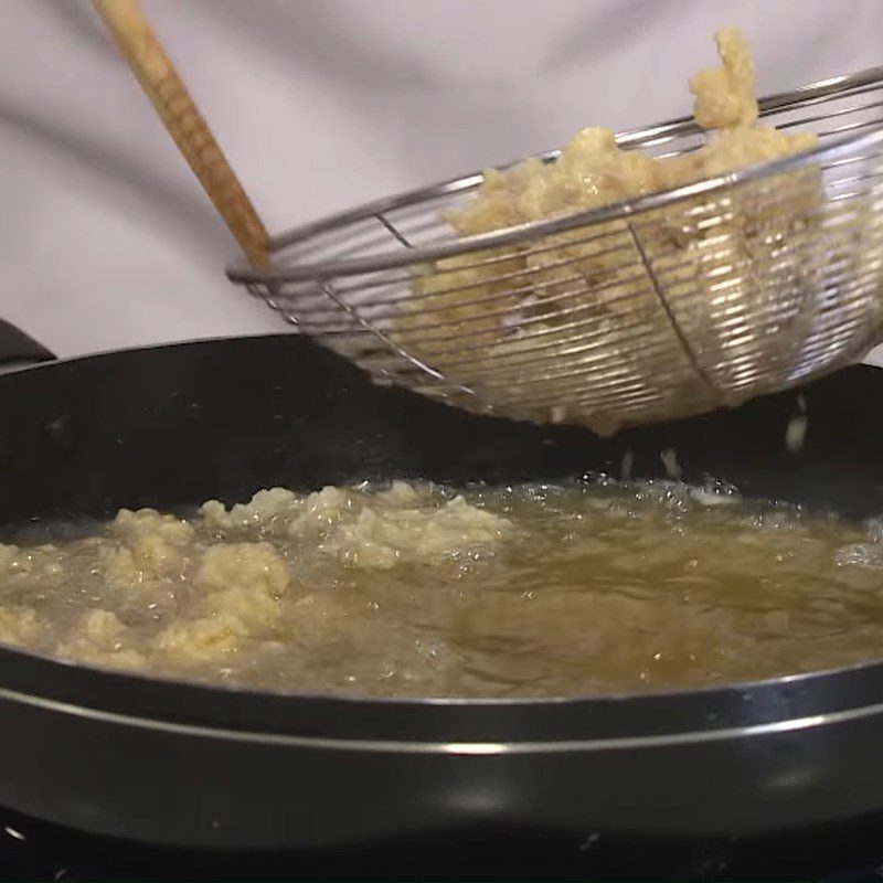 Step 4 Dusting and Frying Chicken Pineapple Apple Chicken