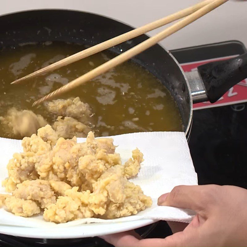 Step 4 Dusting and Frying Chicken Pineapple Apple Chicken