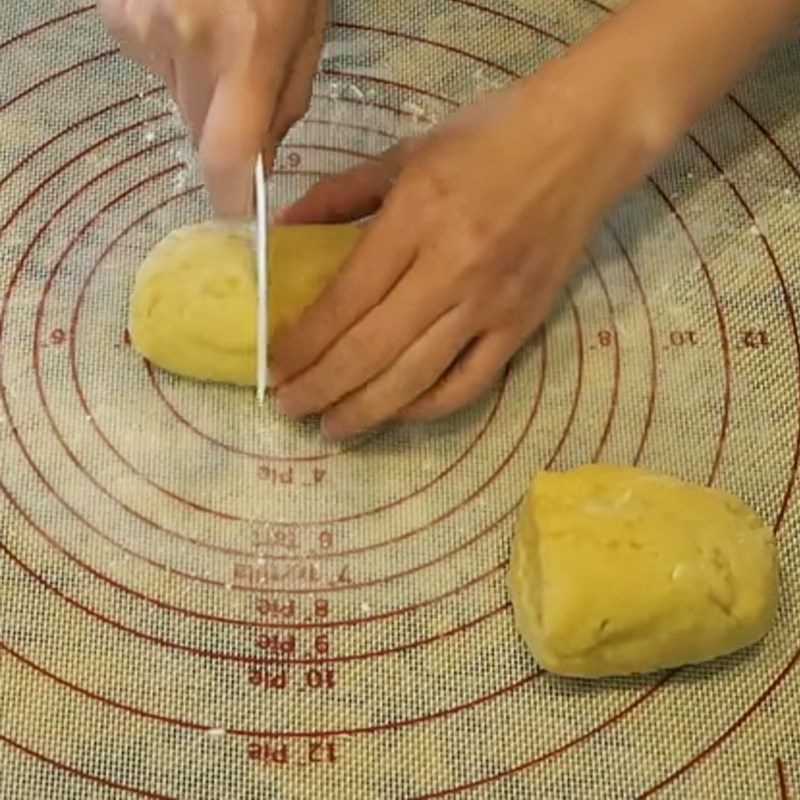 Step 5 Shaping Butterfly Pea Flower Sticky Rice with Green Beans