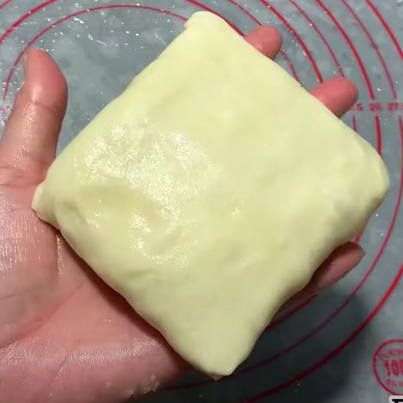 Step 4 Shaping the cake Orange cake with sesame sugar coating