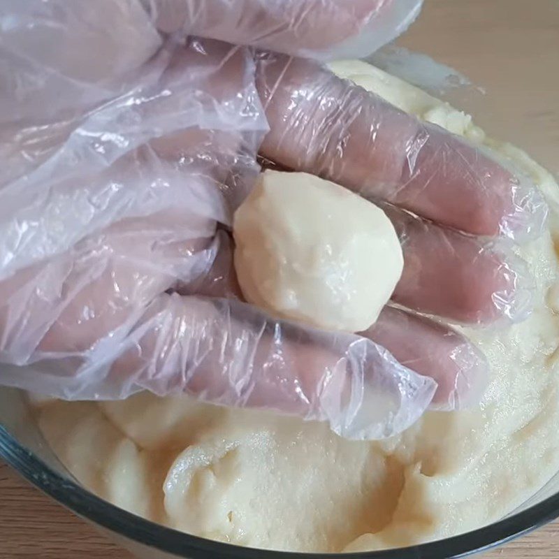 Step 3 Shaping the cake Fried potato milk cake