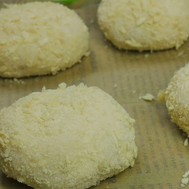 Step 4 Shaping the pate bun Fried pate buns