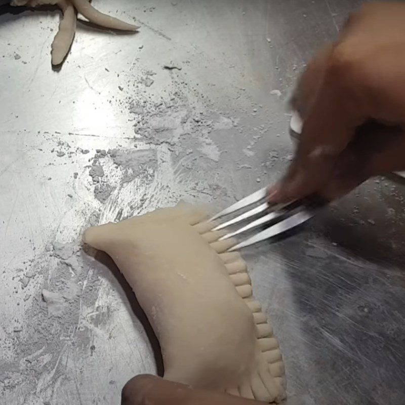 Step 3 Shape the cookies with flour