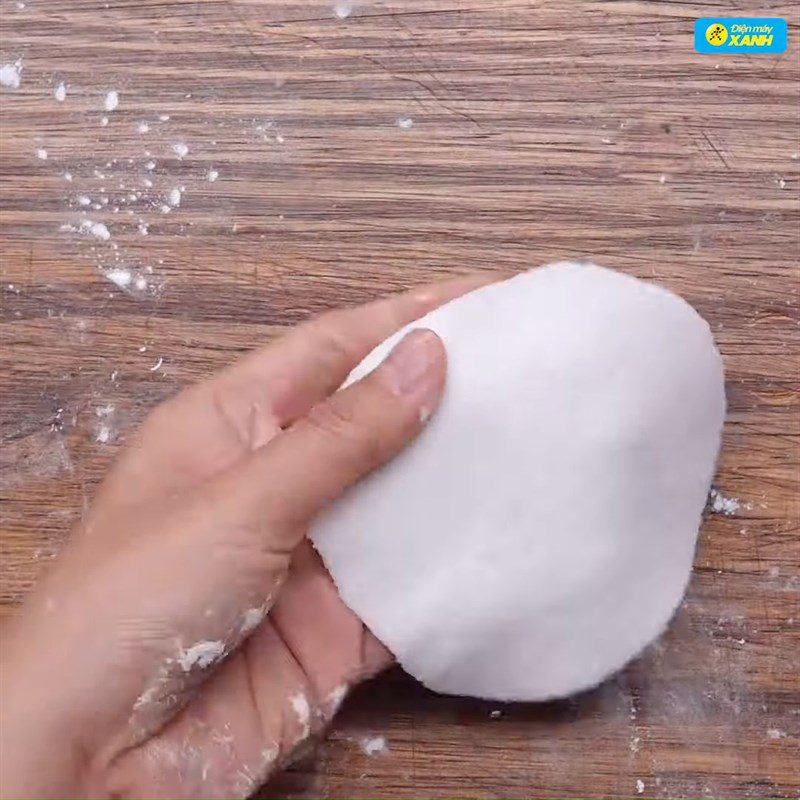 Step 4 Shaping the cake Mooncake with mixed filling