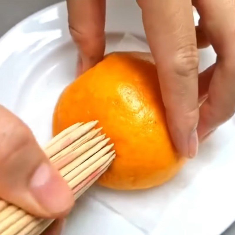 Step 7 Shaping the orange Orange-shaped steamed bun