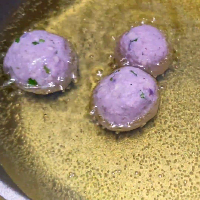 Step 3 Forming and frying the meatballs Vegetarian meatballs from purple sweet potato and tofu