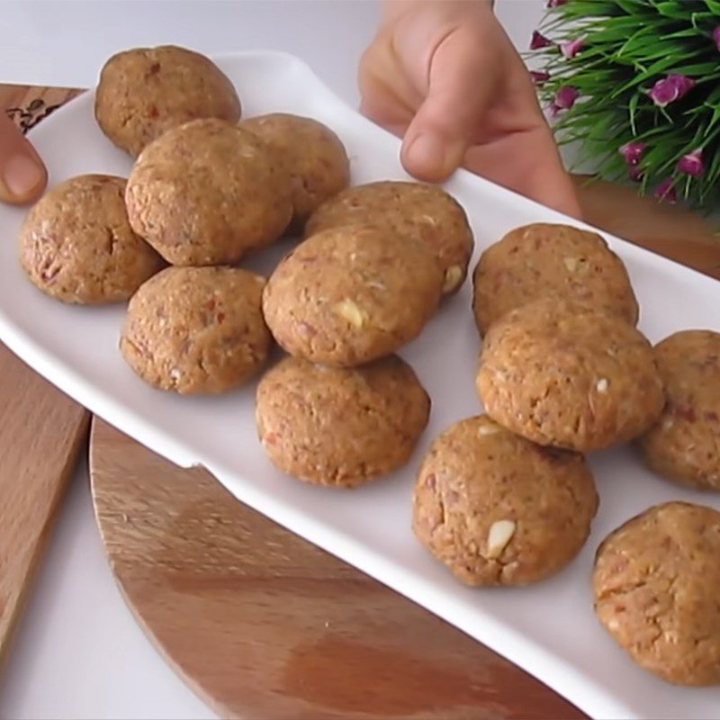 Step 3 Shape and pan-fry the meatballs for grilled eggplant rolls