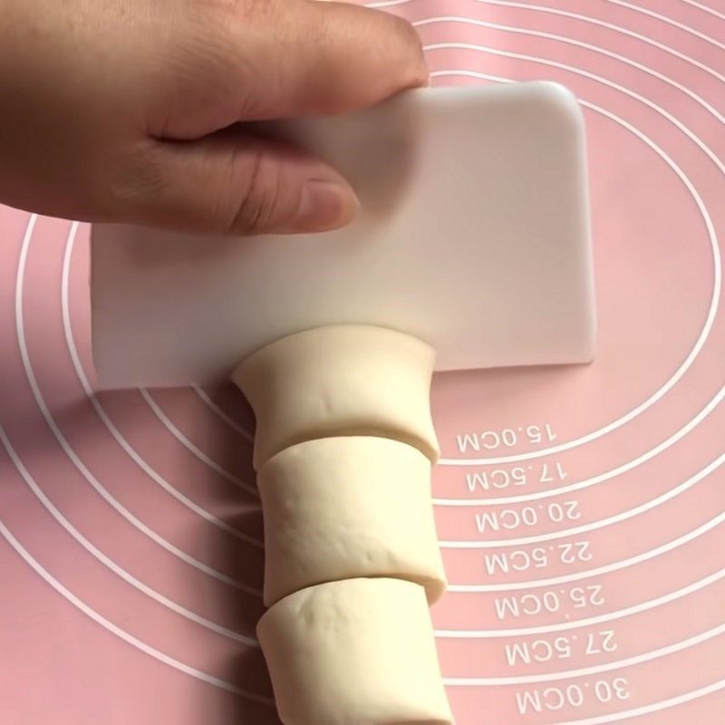 Step 4 Shaping and proofing the dough for the second time Milk buns without filling