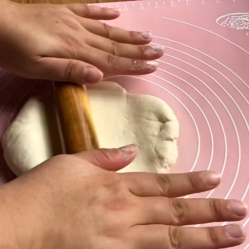 Step 4 Shaping and proofing the dough for the second time Milk buns without filling