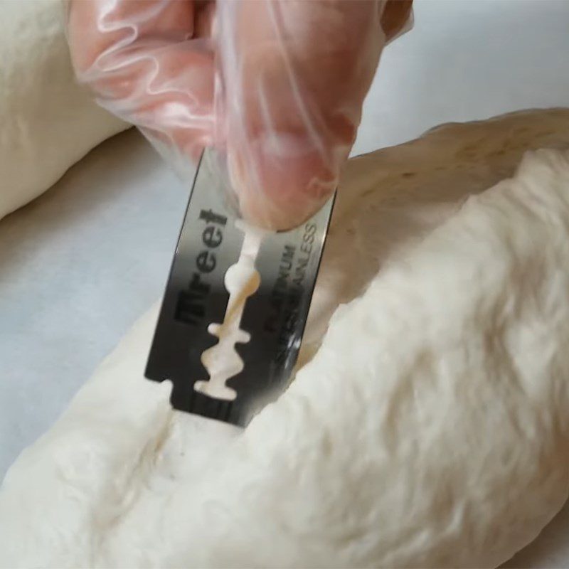 Step 5 Create a groove on the dough surface No-yeast bread