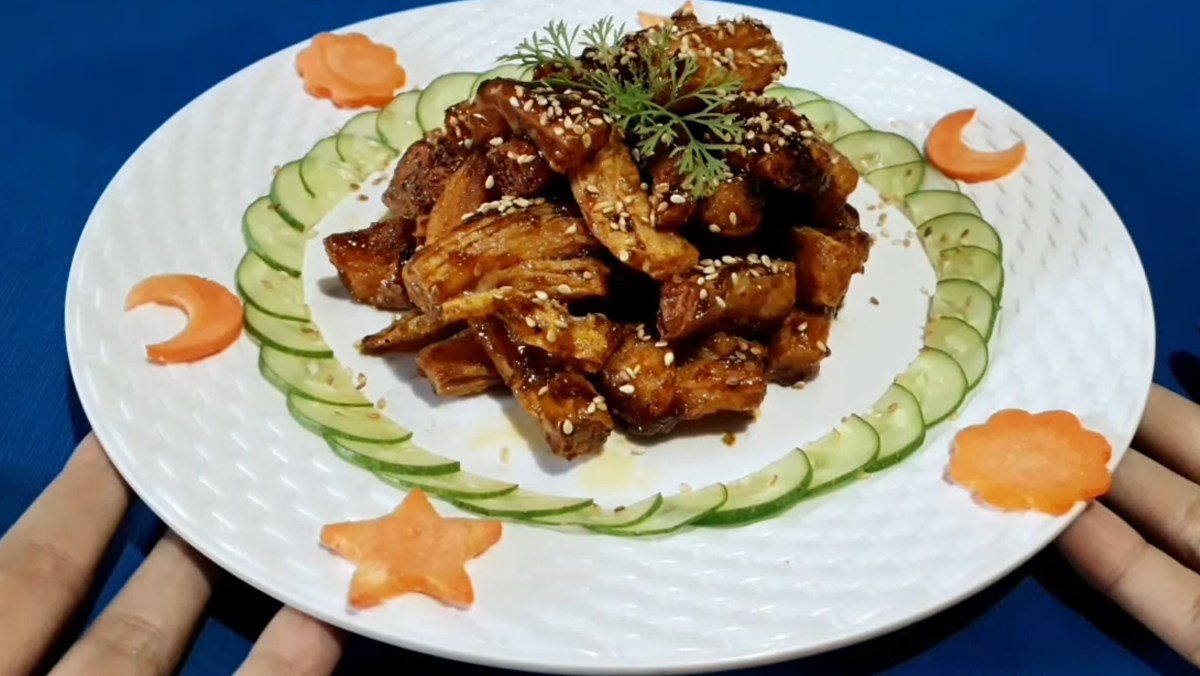 Fresh tofu skin stir-fried with spicy satay