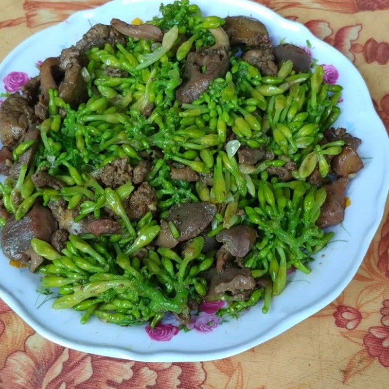 Step 4 Final Product Male papaya flowers stir-fried with chicken intestines