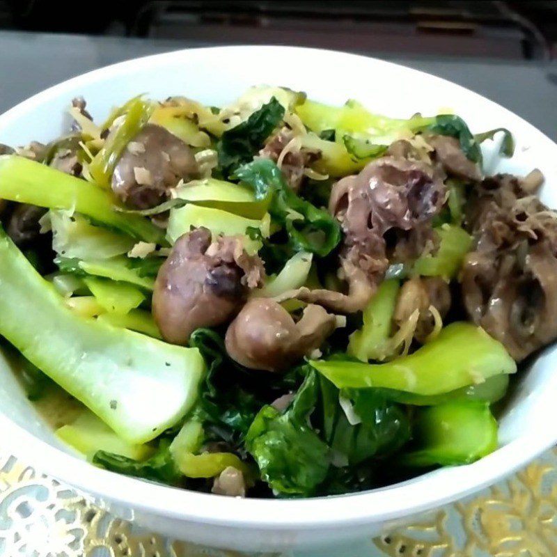 Step 4 Final product Chicken hearts stir-fried with bok choy