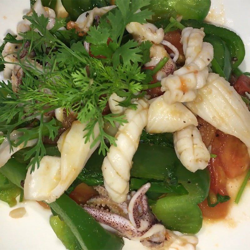 Step 5 Final Product Stir-fried squid with bell pepper and tomato