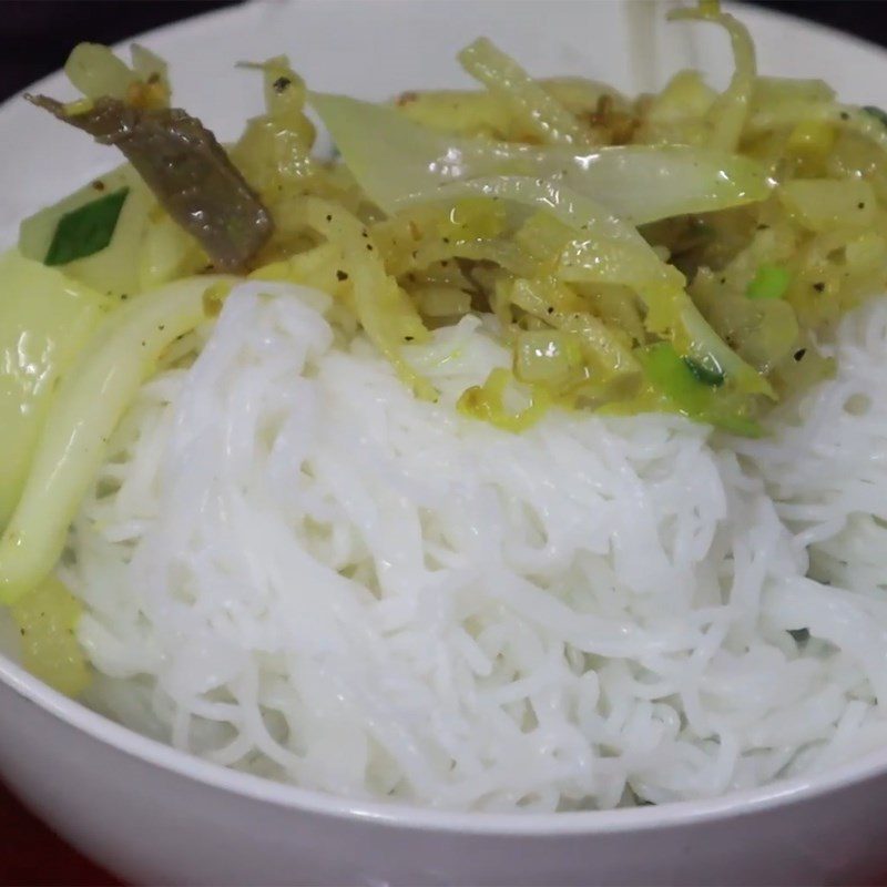 Step 5 Final product Vegetarian dry noodle stir-fried beef