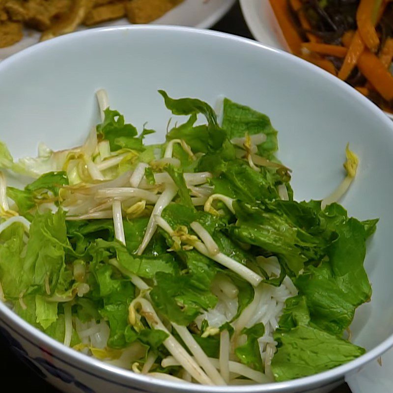 Step 6 Finished Product Vegetarian Dry Noodles with Stir-Fried Vegetables and Mushrooms