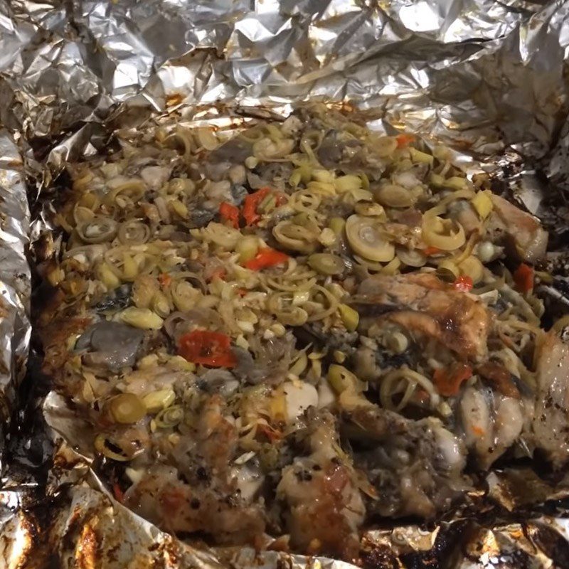 Step 4 Final product Grilled frog with lemongrass and chili in aluminum foil