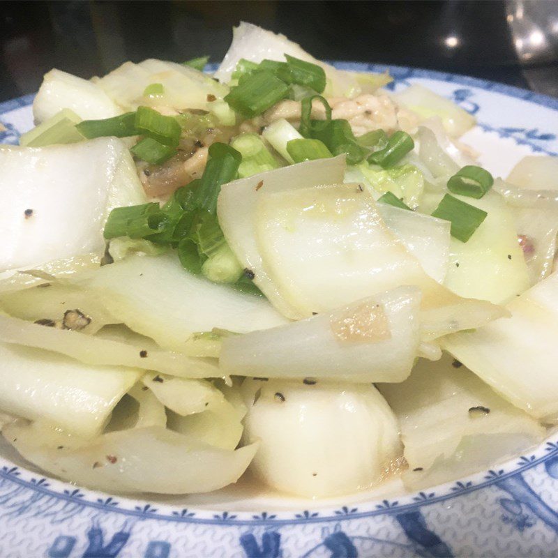 Step 4 Finished product Stir-fried cabbage with chicken