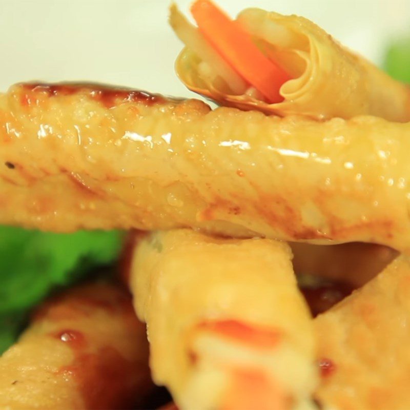 Step 5 The final product of fried tofu skin rolls with enoki mushrooms and oyster sauce