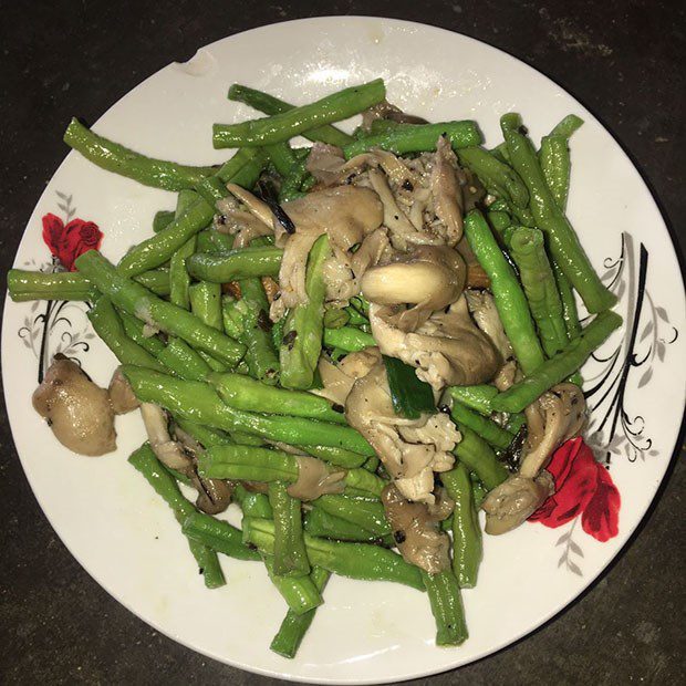 Step 3 Finished Product Stir-fried green beans with straw mushrooms