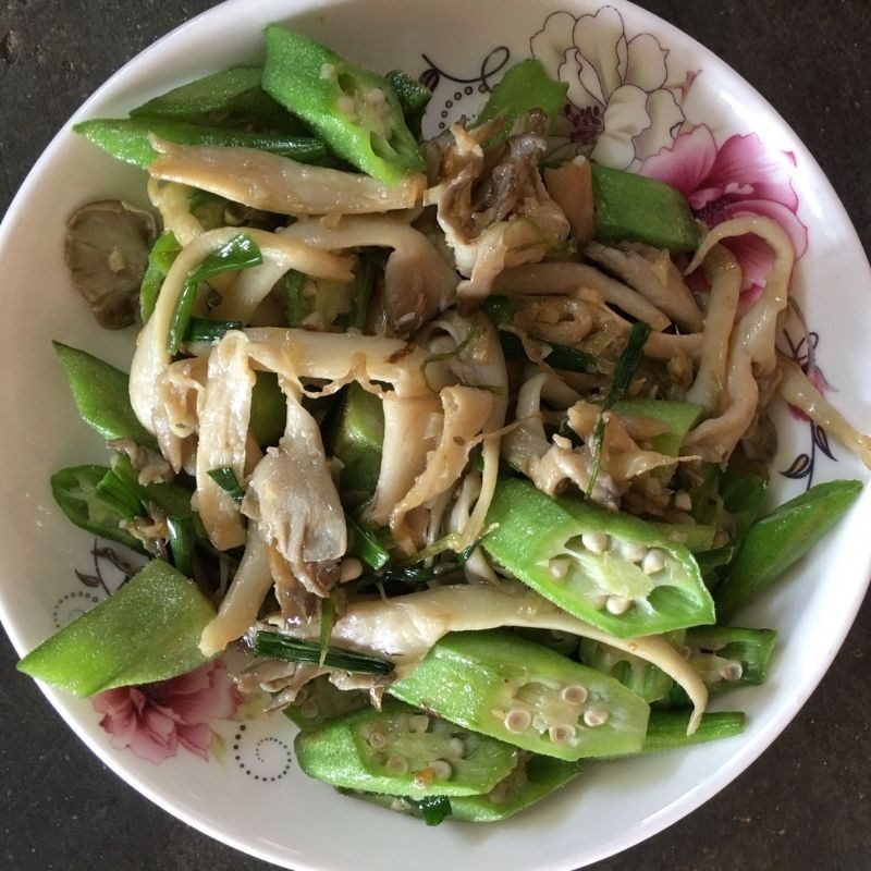 Step 3 Final Product Vegetarian Stir-fried Okra with Mushrooms