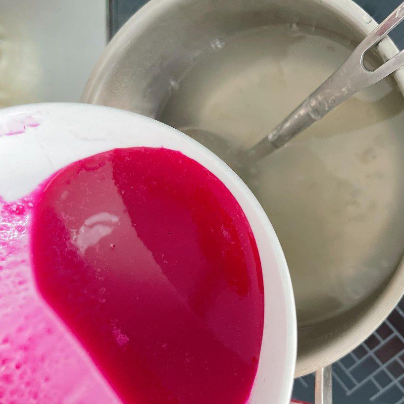 Step 4 Cook the jelly Moon Cake with red dragon fruit and flan filling