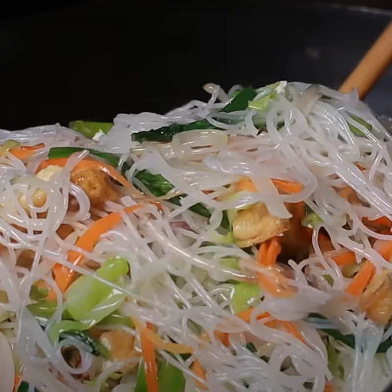 Step 7 Final product Stir-fried vegetarian dry noodles