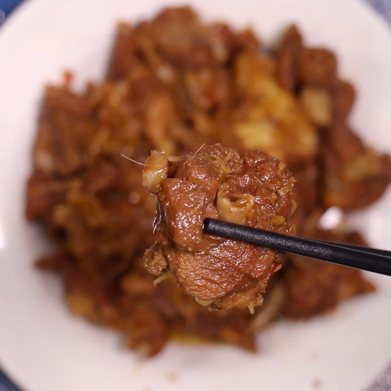 Step 4 Final product Fried noodles with garlic butter and chili (recipe shared by a user)