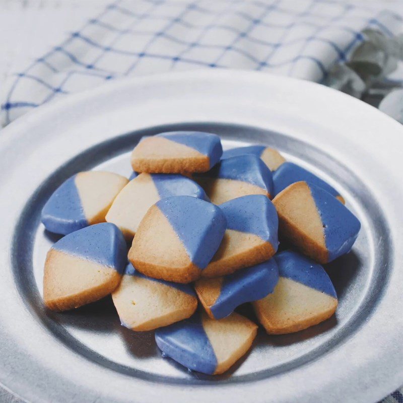 Step 5 Finished Product Butterfly Pea Flower Cookies