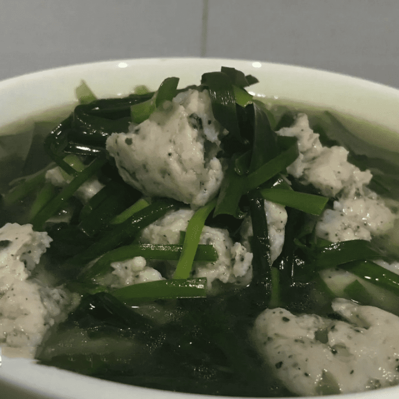 Step 4 Finished product Fish cake soup with chives