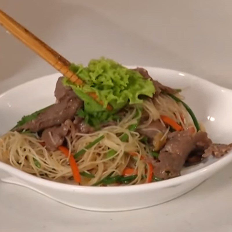 Step 5 Final product Rice noodles stir-fried with beef