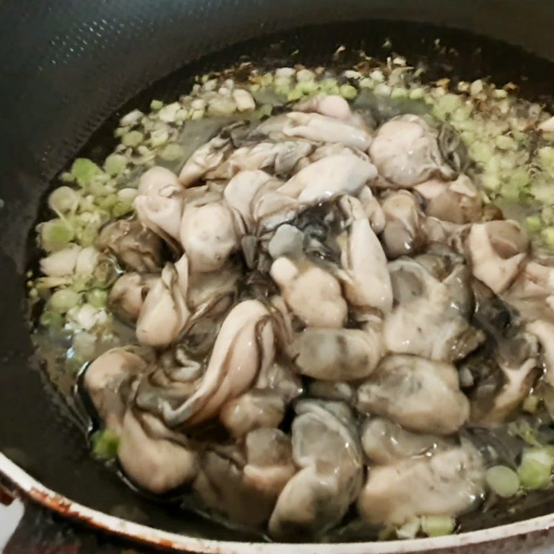 Step 3 Stir-frying oysters Fried oysters with cheese eggs