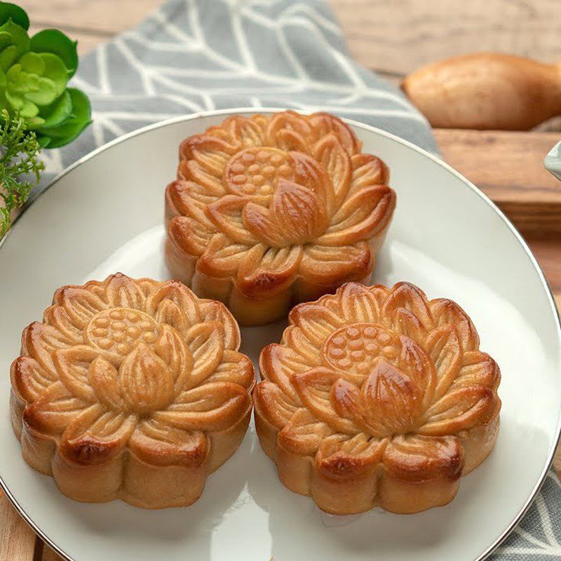 Step 7 Final product Mooncake with sticky rice and braised meat filling