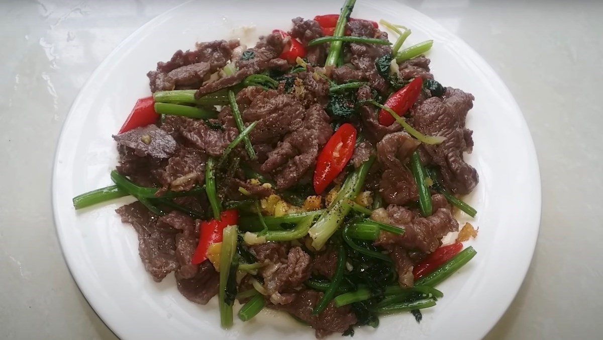 Stir-fried water buffalo with celery