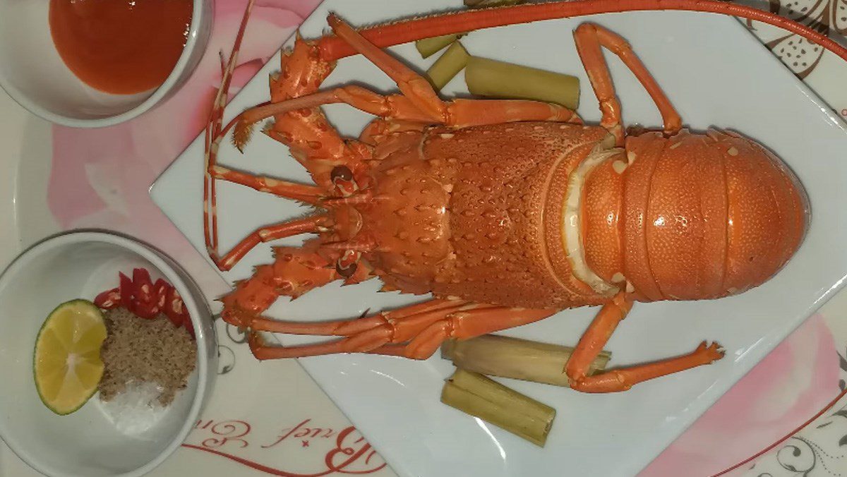 Steamed Lobster with Lemongrass