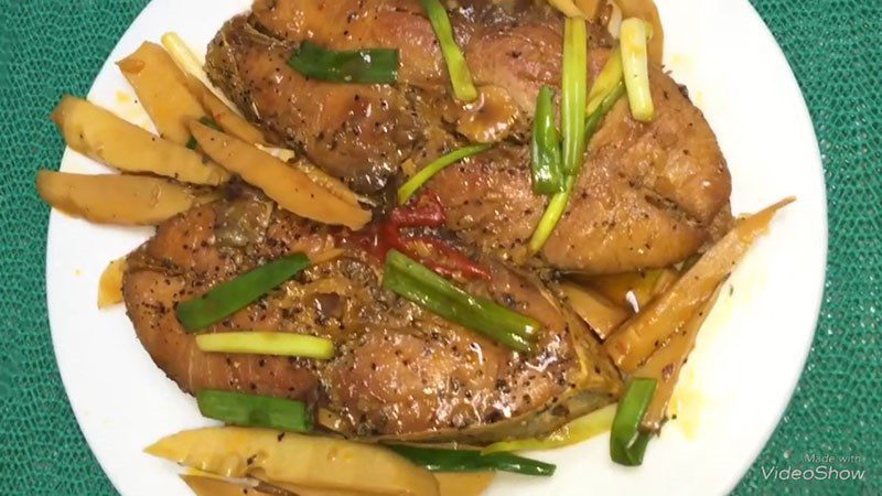 Braised mackerel with bamboo shoots