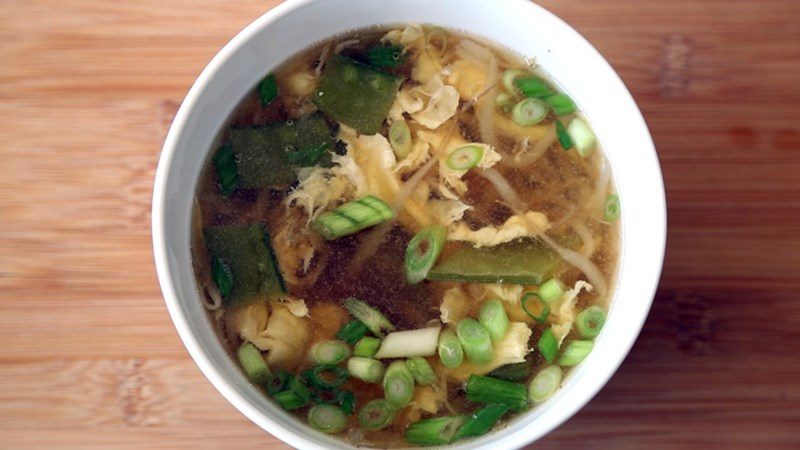 Egg and Bean Sprout Soup